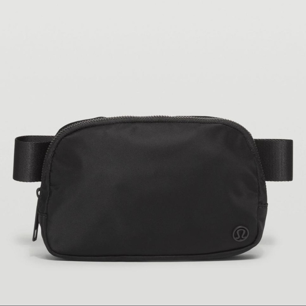 Lululemon Everywhere Belt Bag